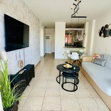 Royal Palace- Granada Park Apartment *